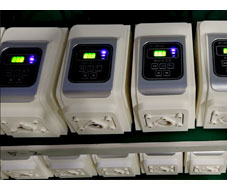 出廠前，進行老化的設備